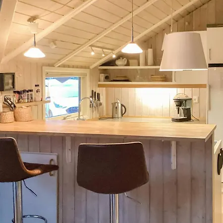 Three-bedroom In 1 Hals